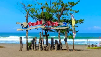 keindahan pantai mliwis dan serba serbi kuliner